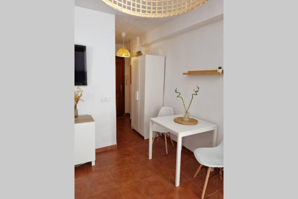 Precioso Apartamento En La Carihuela Торремолинос Экстерьер фото